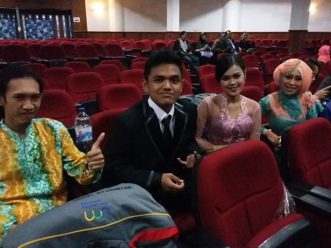 Mahasiswa Jurusan Seni dan Desain Universitas Negeri Malang mengikuti peksiminal pada cabang musik keroncong