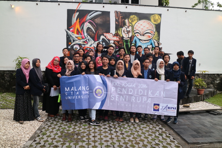 Belajar Kritik Desain di DAGADU Djokja