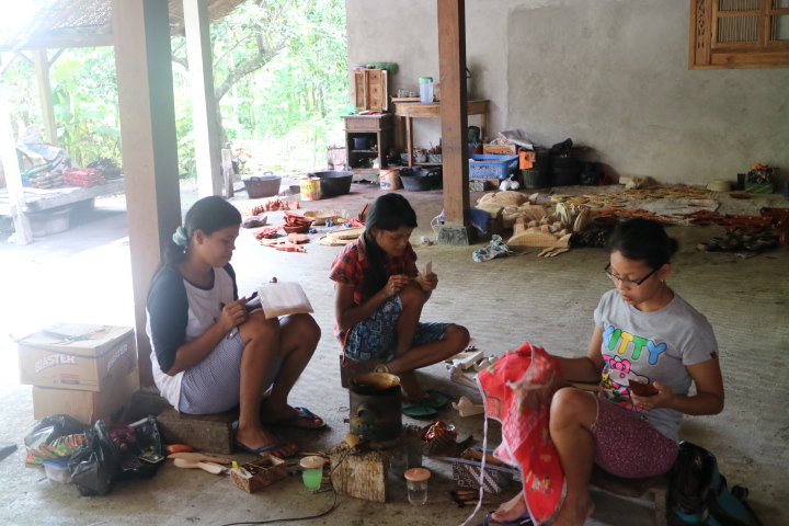Mengenal Kerajinan Batik Tulis Kayu di “SANGGAR PENI” Yogya