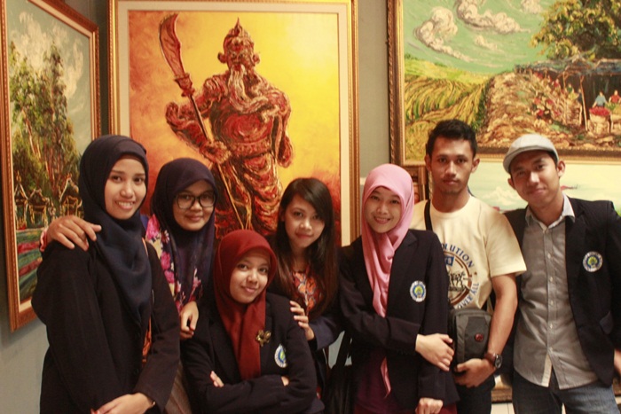 Kunjungan Mahasiswa Seni dan Desain UM ke Galeri OHD