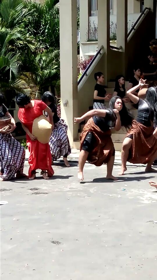 Kolaborasi Tari dan Musik PSTM Membuka Pameran Seni Rupa Arteastism #2