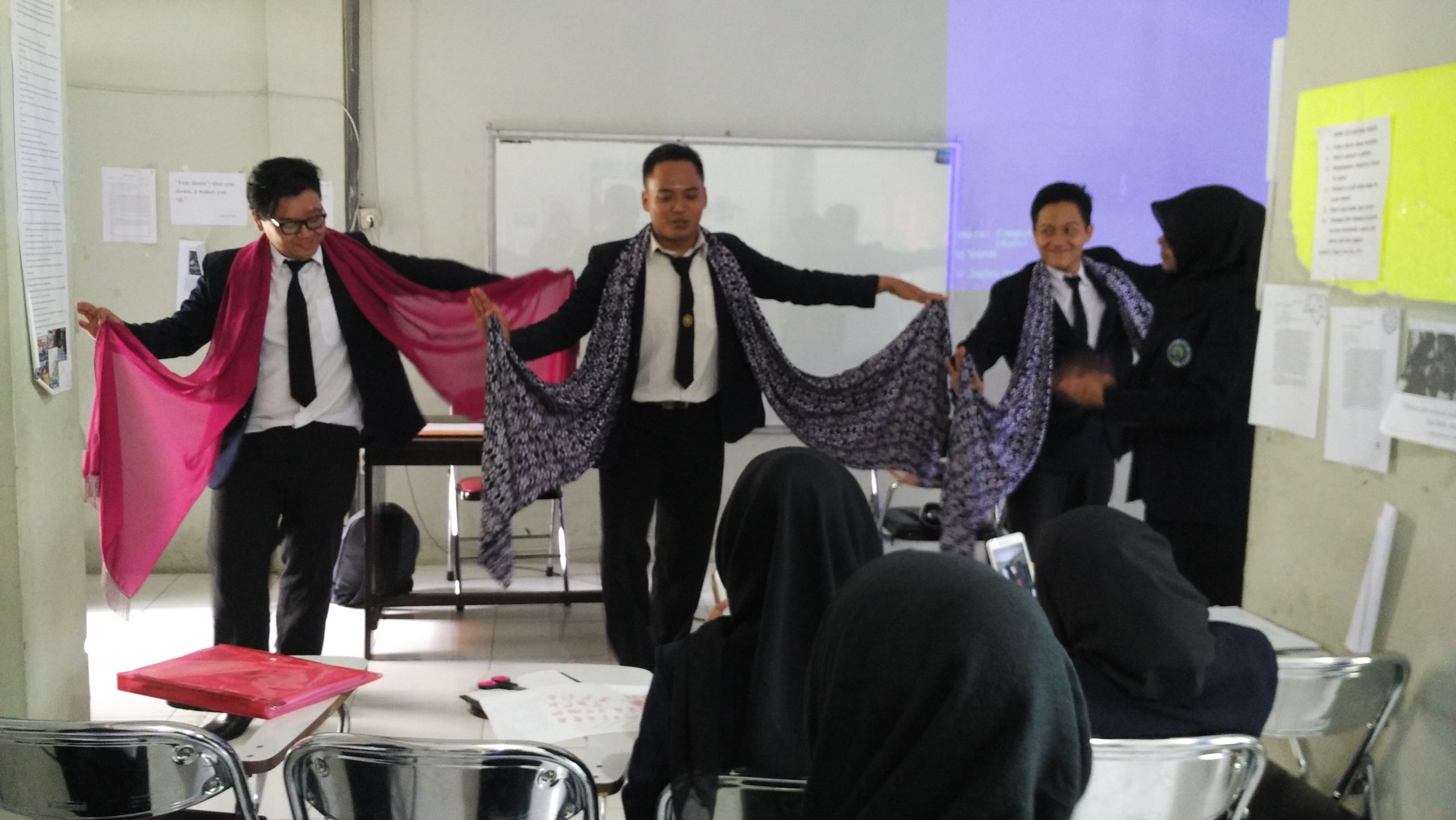 Mahasiswa Seni dan Desain Belajar Praktik Mengajar Sebelum Terjun ke Sekolah