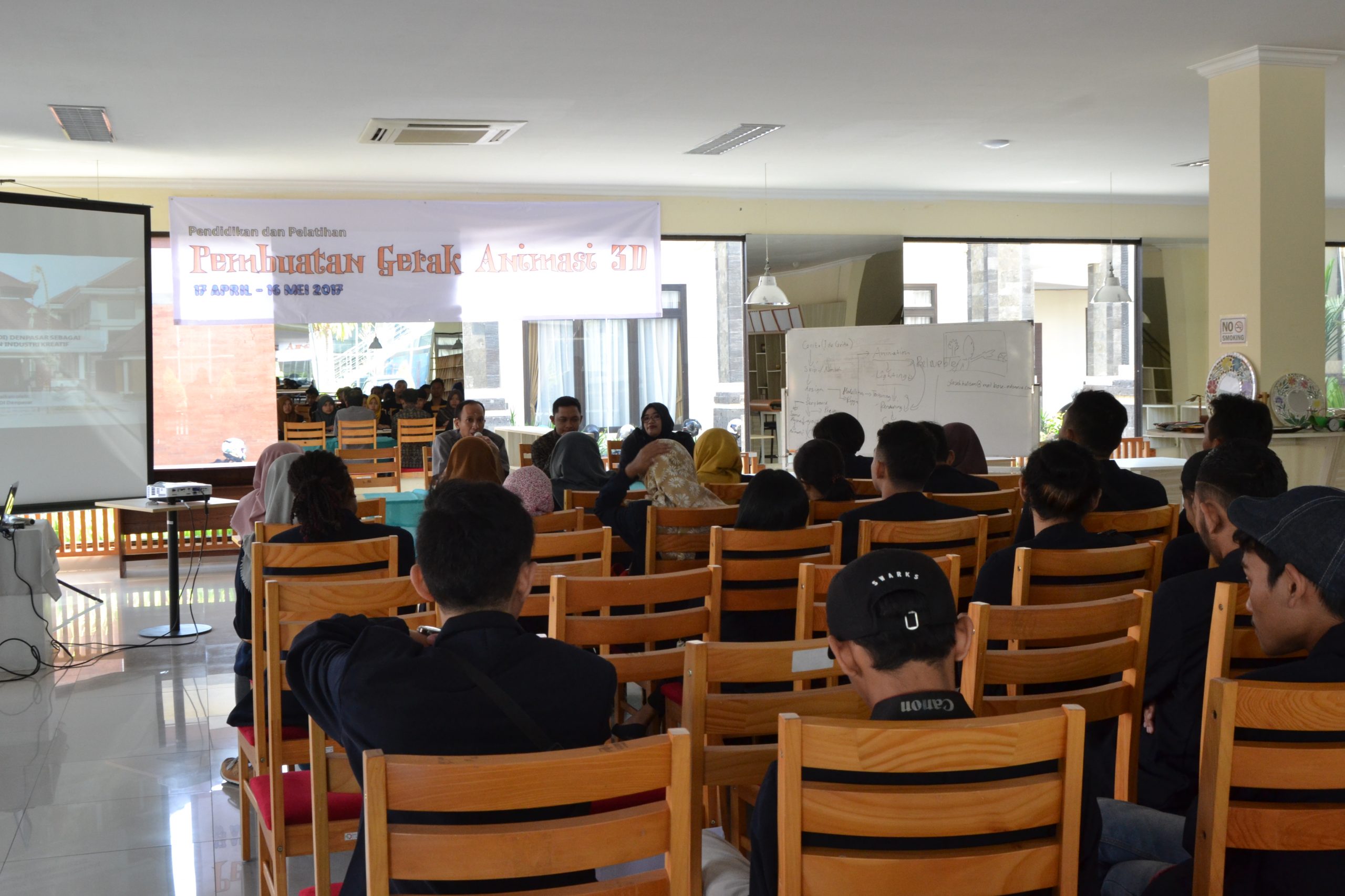 KULIAH KRITIK DESAIN DI PUSAT PUSAT DESAIN PULAU DEWATA