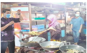 Edukasi Keamanan Pangan bagi Para Pedagang Kaki Lima untuk Mempertahankan Tingkat Kesehatan  Masyarakat di Sekitar Kampus Universitas Negeri Malang