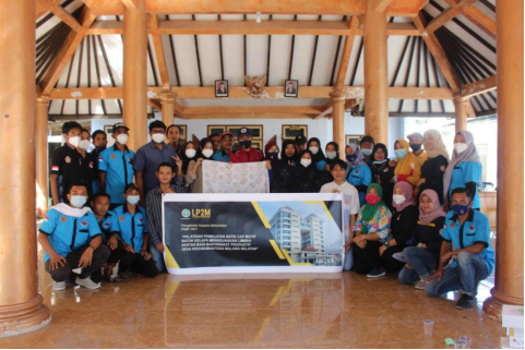 Pelatihan Pembuatan Batik Cap Motif Batok Kelapa Menggunakan Limbah Kertas